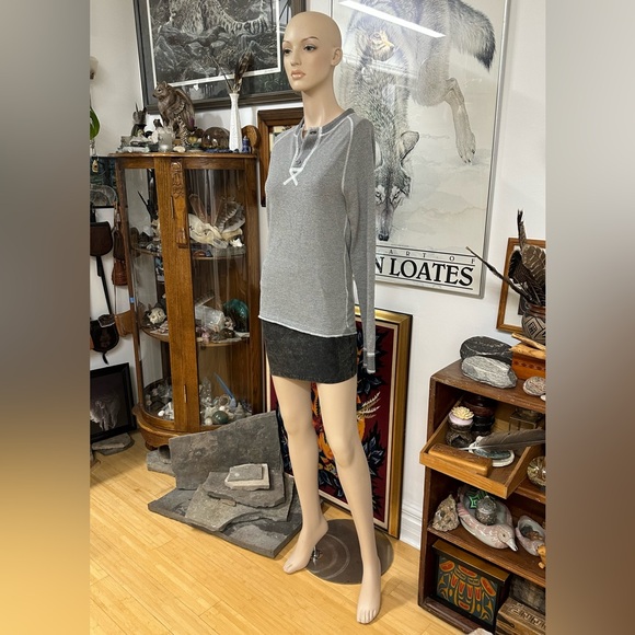 Grey Raglan Top with White Thread Trim - Picture 3 of 10